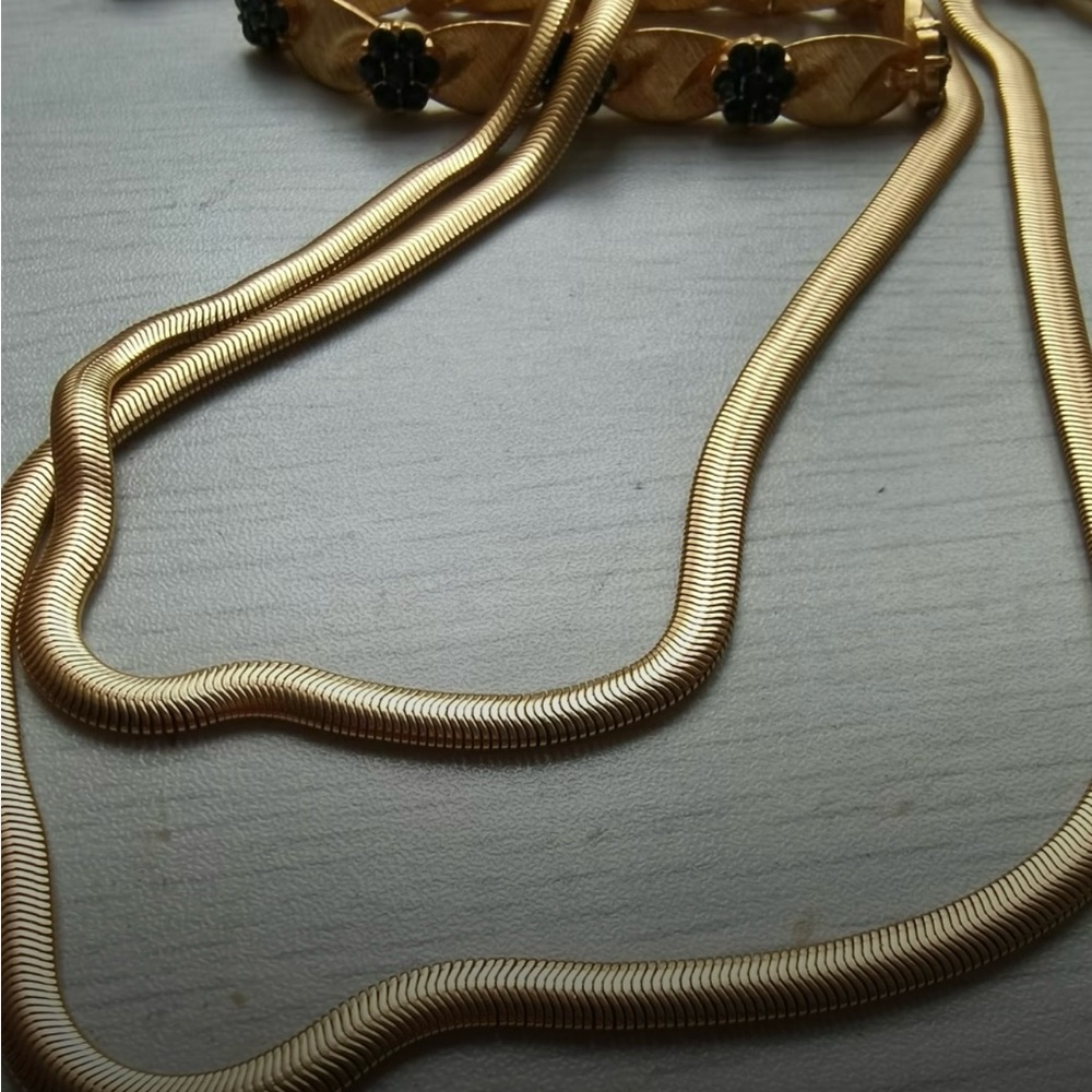 Necklace - Picture 2 of 3